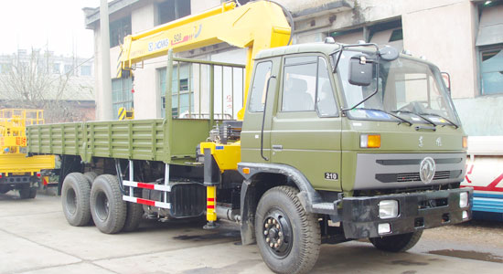東風(fēng)后雙橋隨車(chē)起重運(yùn)輸車(chē)